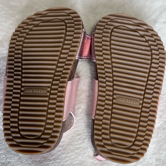 Joe Fresh baby girl pink and metallic Summer sandals - Picture 3 of 3